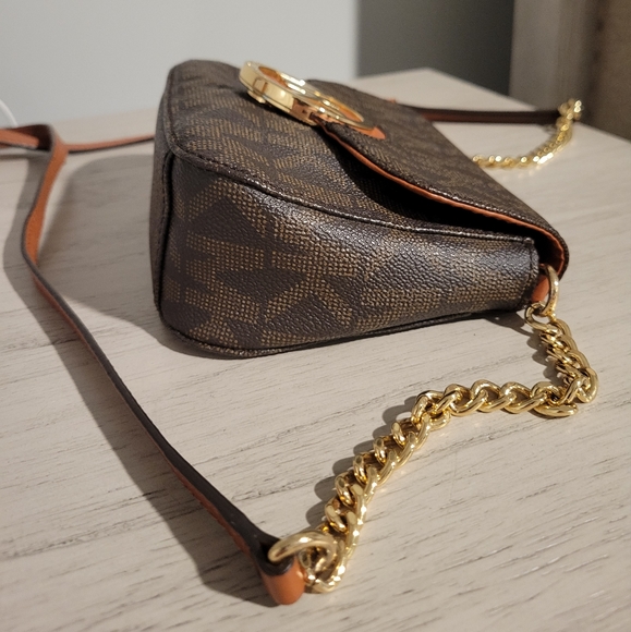 Michael Kors Small Crossbody - Picture 5 of 9